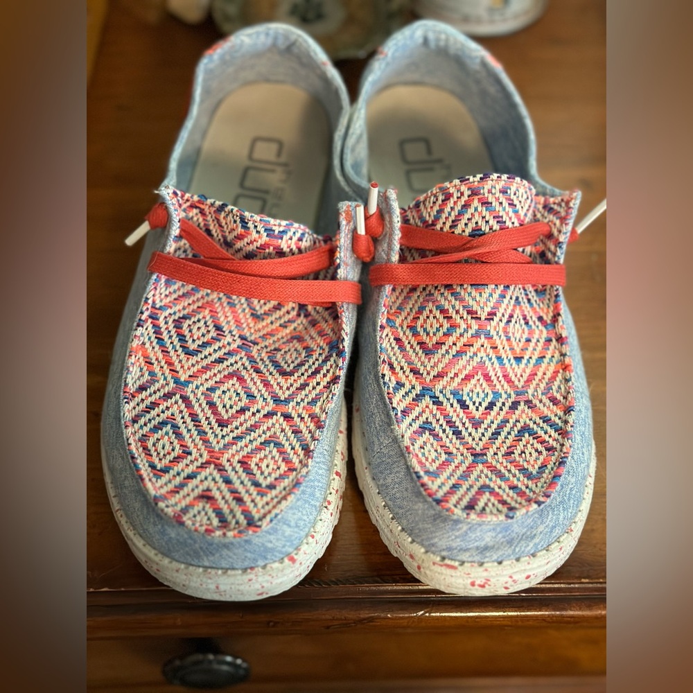 HEY DUDE SHOES